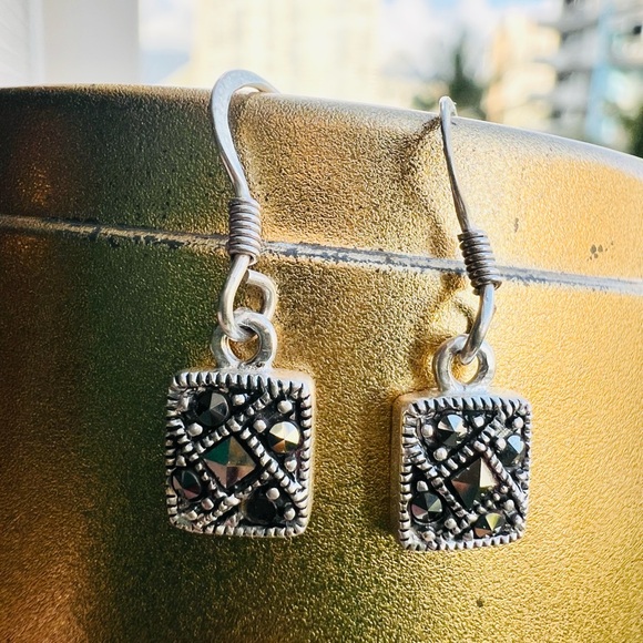Elegant Sterling Silver & Marcasite Dangle Earrings - Picture 5 of 5